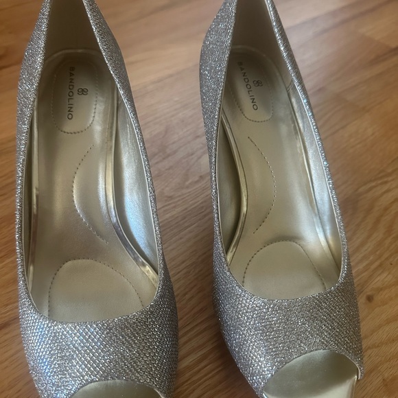 Brand New Bandolino Peep-Toe Gold Glitter Heels, Size 8.5 M - Picture 3 of 10